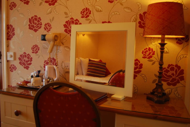 Lion Hotel & Studio Apartments, Criccieth, United Kingdom