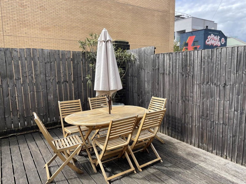 Central London Charming Camden Split Level Home, London, United Kingdom