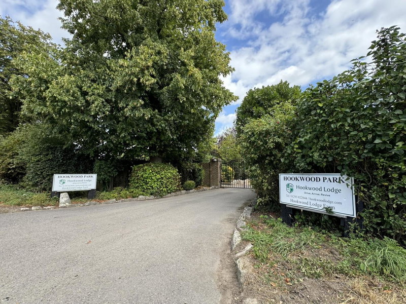 Hookwood Lodge, Horley, Великобритания