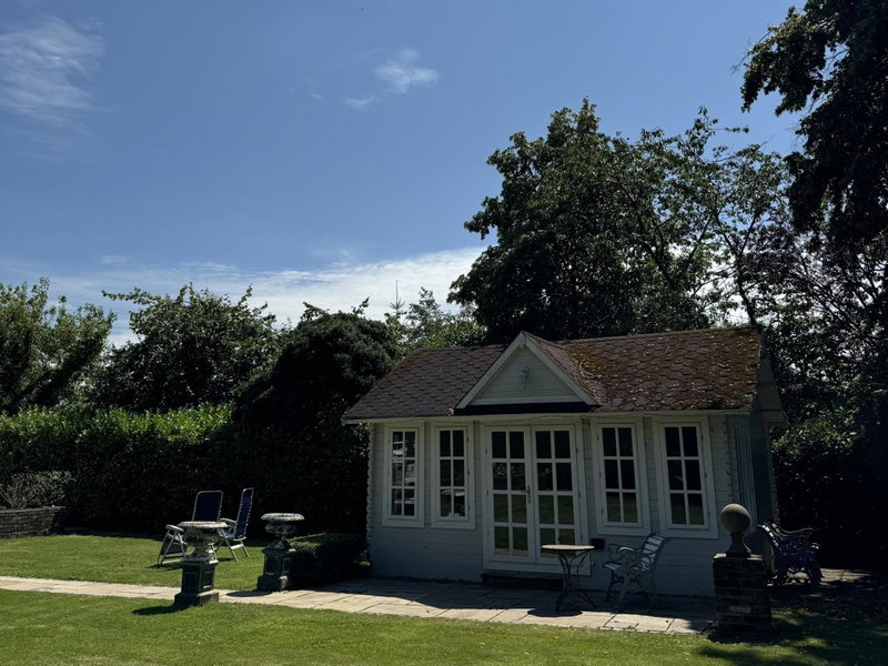 Hookwood Lodge, Horley, Великобритания