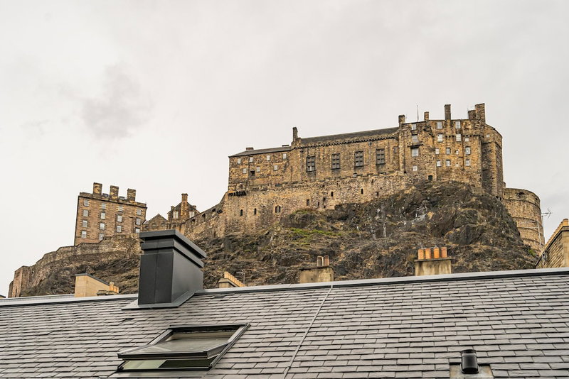 2 Bed Grassmarket Apartment, Edinburgh, United Kingdom