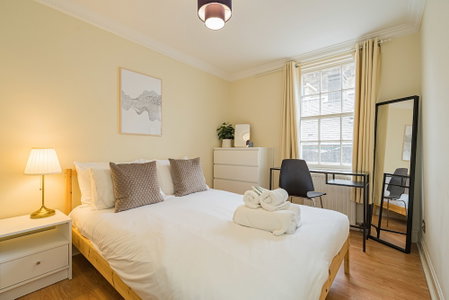 2 Bed Grassmarket Apartment, Edinburgh, United Kingdom