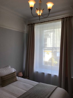 8 Owls B&B, Glastonbury, United Kingdom