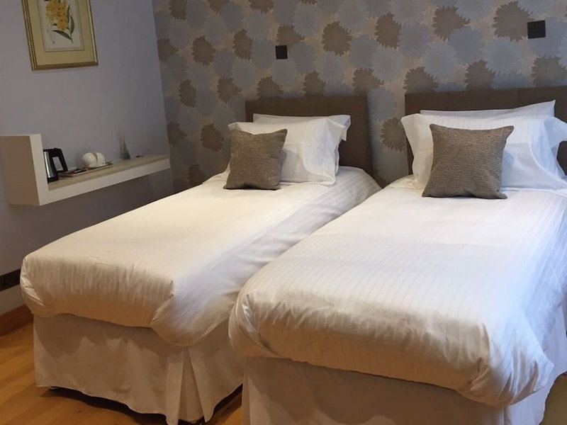 8 Owls B&B, Glastonbury, United Kingdom