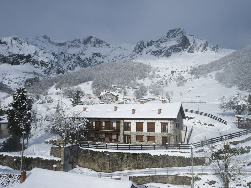 Apartamentos Los Picos de Europa, Cillorigo de Liebana, Spain