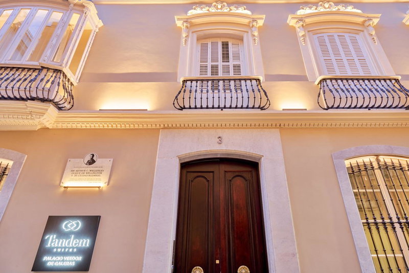 Tandem Palacio Veedor de Galeras Suites, Cádiz, Испания