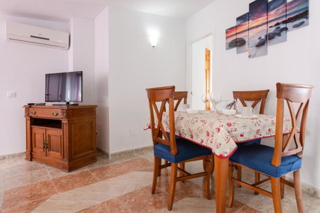 Hostal Boutique Luna de Nerja OLIVE OIL FREE DEGUSTATION & SALE, Nerja, Spain