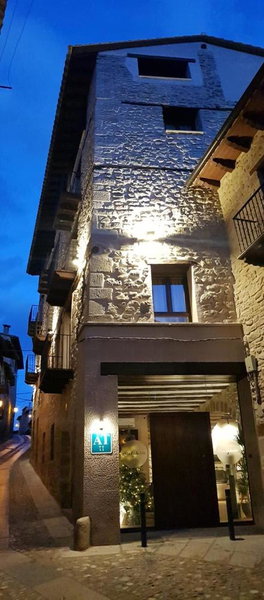 Casa Gabaldá Apartamentos, Valderrobres, Spain