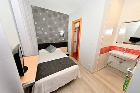 Hostal Falfes, Madrid, Spain