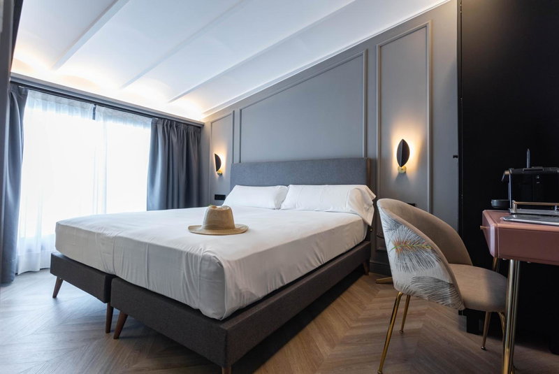 Reina 107 Beach Boutique, Valencia, Spain