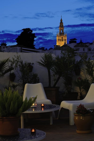 Un Patio en Santa Cruz, Seville, Spain