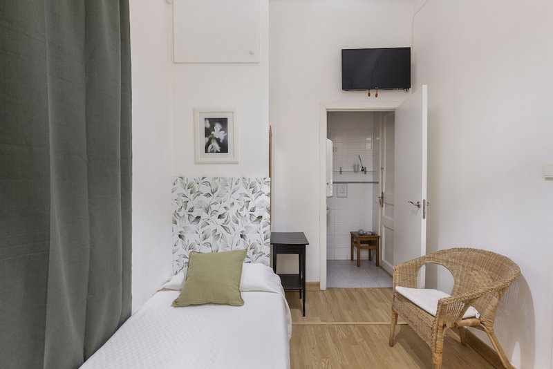 Ally's Guest House Barcelona B&B, Barcelona, Spain