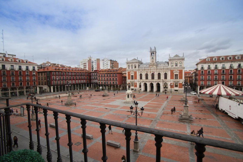 Edificio 10 by Plaza Mayor Apartamentos, Valladolid, Spain