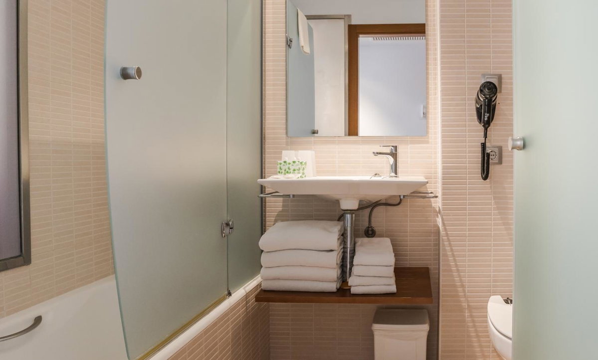 Hotel · Hotel Jeni & Restaurant, Es Mercadal
