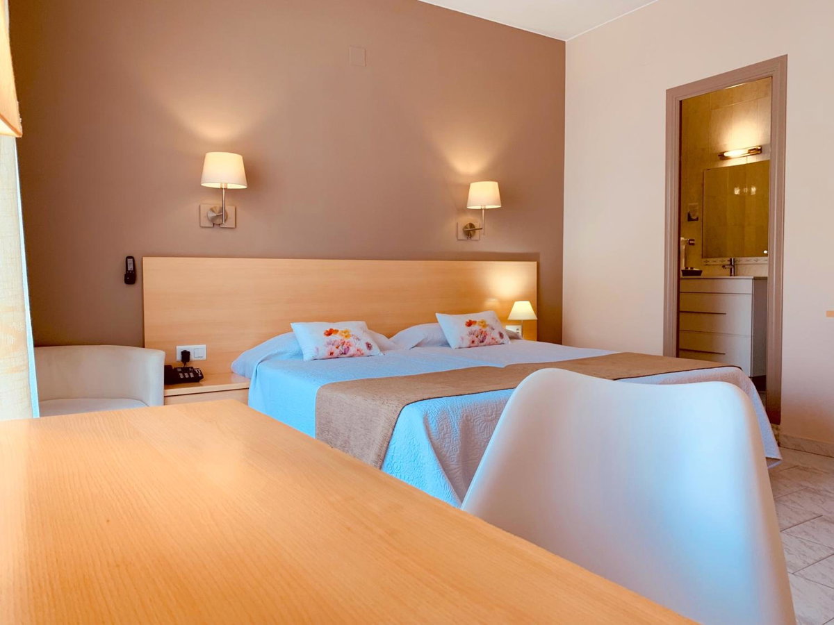 Hotel · Hotel Restaurant Llansola, Sant Carles De La Ràpita