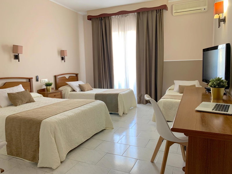 Hotel Restaurant Llansola, Sant Carles de la Ràpita, Spain