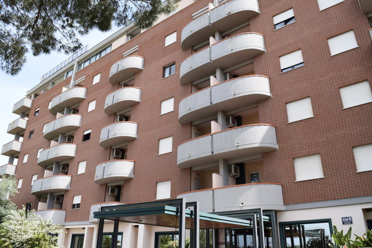 Hotel Palace 2000, Italien