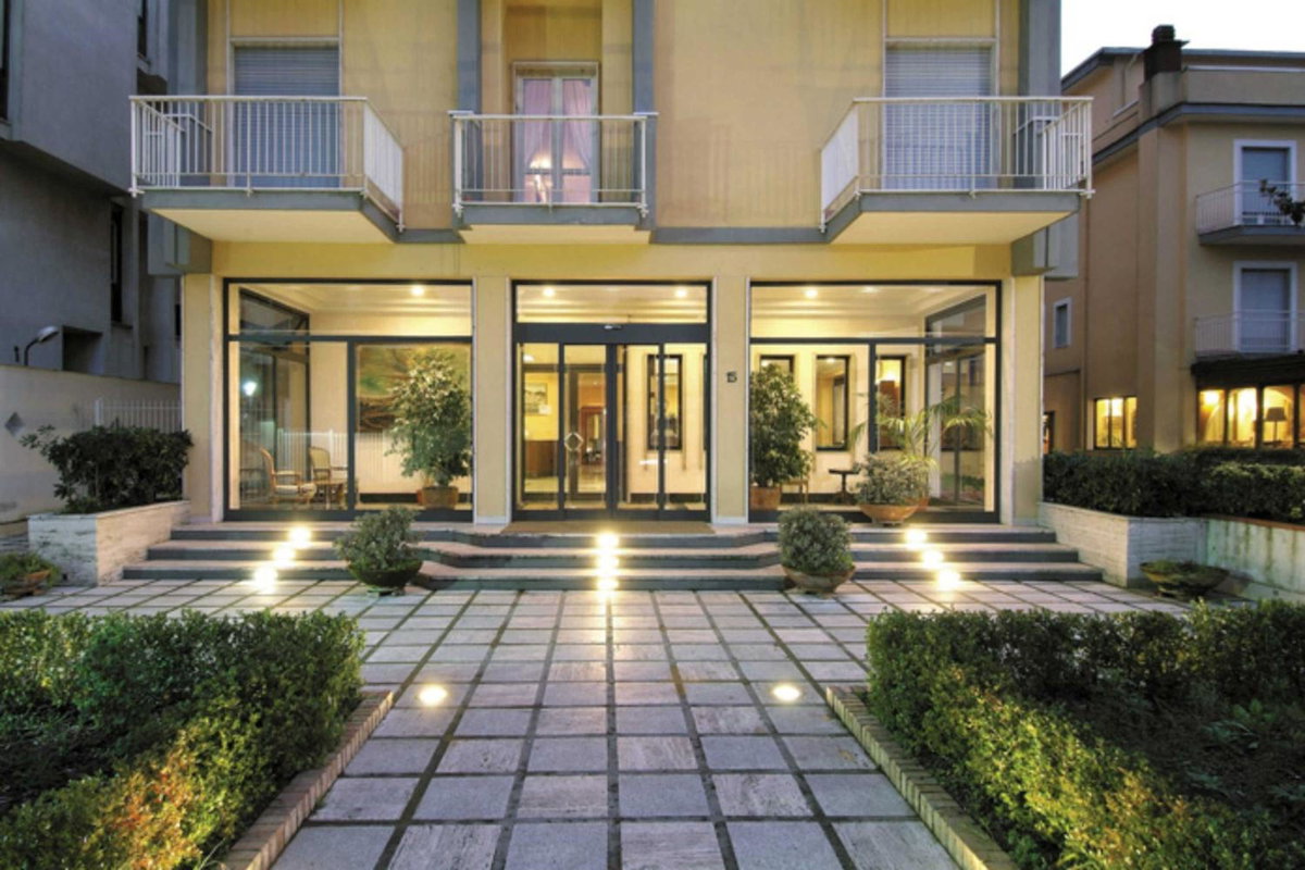 American Hotel, Italy