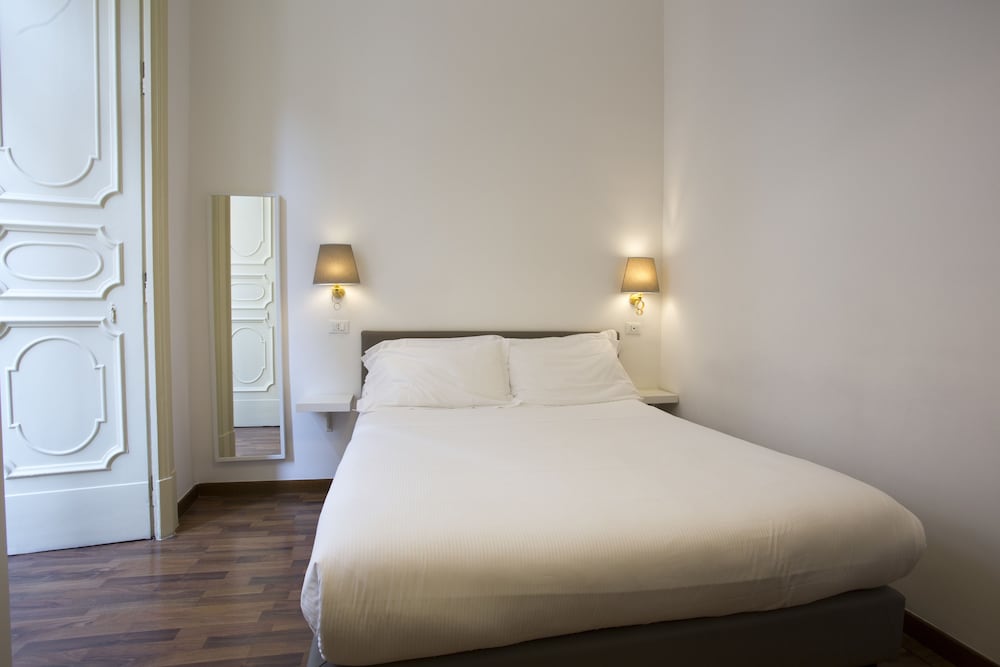 Napoli Class Luxury Rooms & Suites, Italy