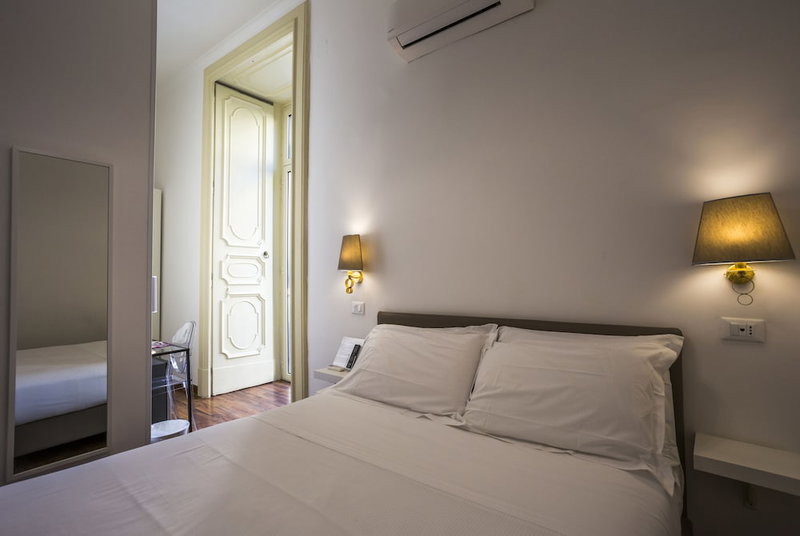 Napoli Class Luxury Rooms & Suites, Naples, Italy