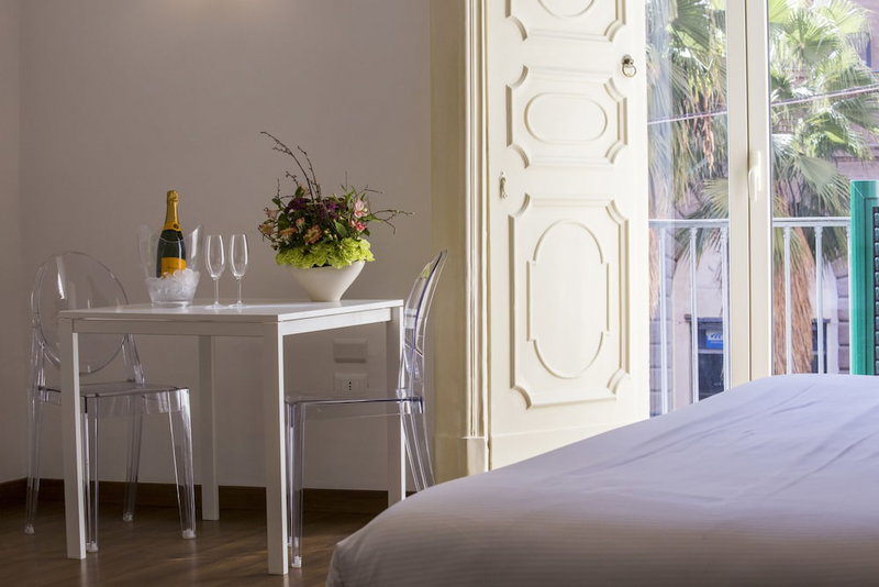 Napoli Class Luxury Rooms & Suites, Naples, Italy