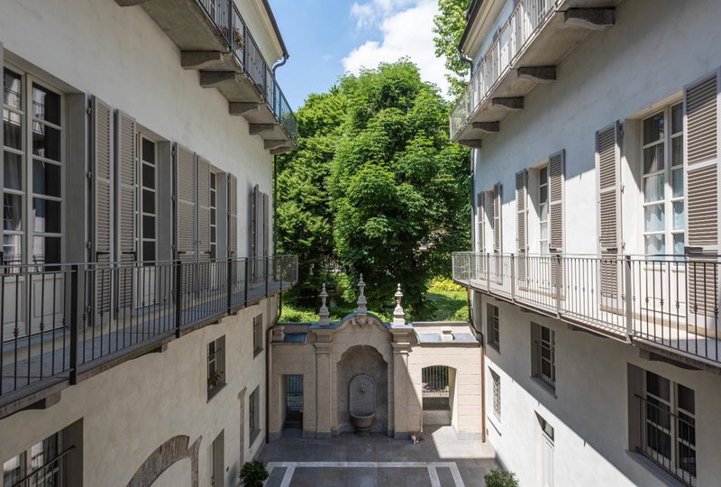 Palazzo Del Carretto-Art Apartments and Guesthouse, Turin, Italy