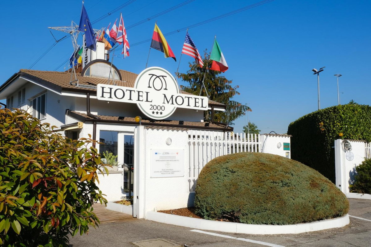 Hotel Motel 2000, Italien