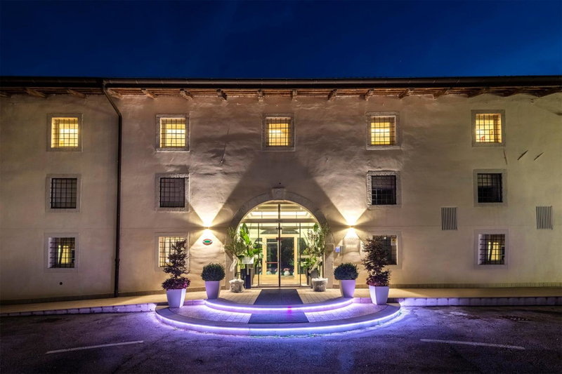 Hotel Villa I Pini, Malo, Italy