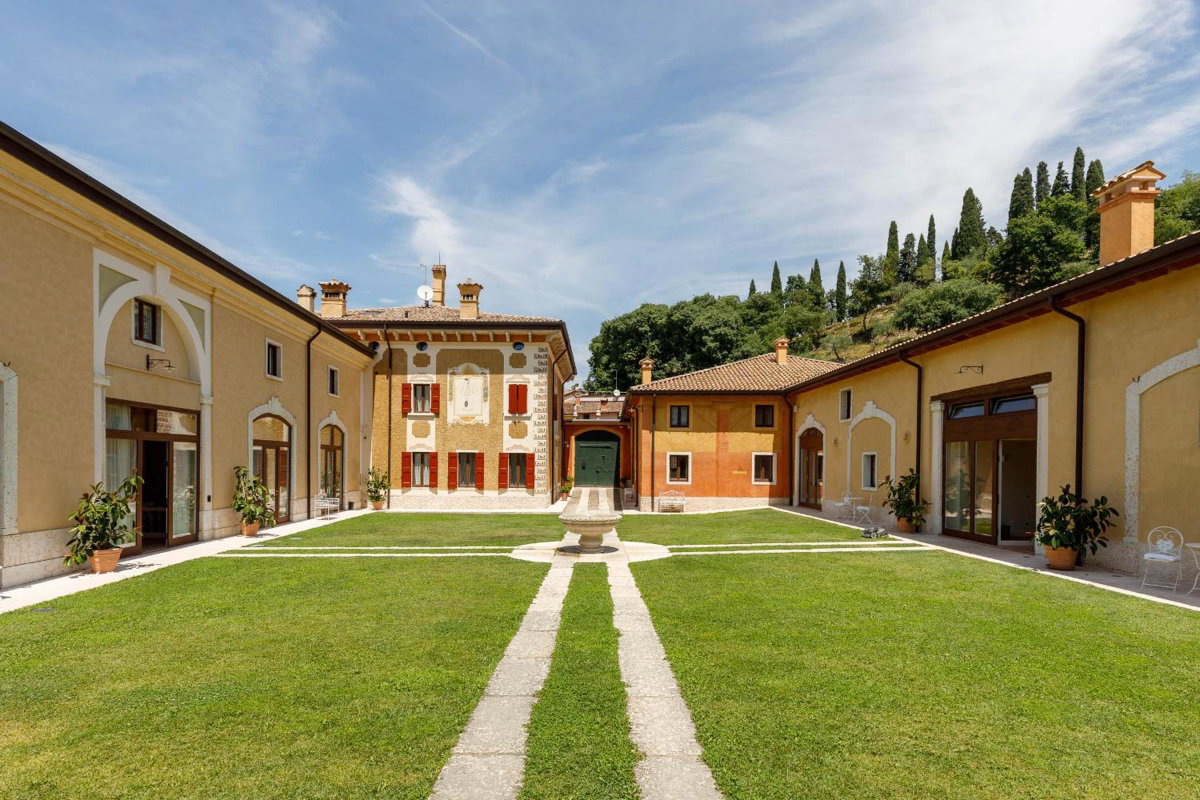 Hotel · Villa Padovani - Villa Veneta, Pastrengo