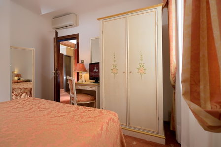 Hotel Ambassador Tre Rose, Venice, Italy