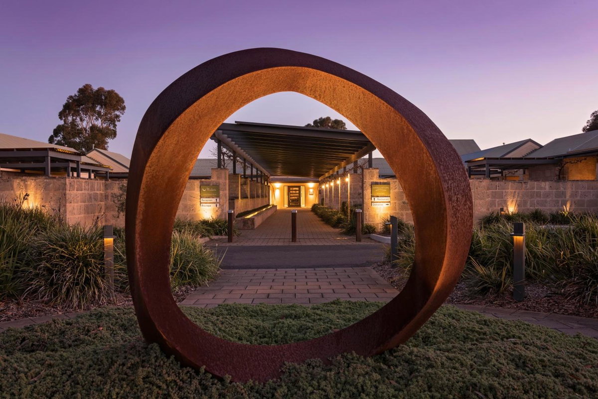 The Louise, Beckons, Australia