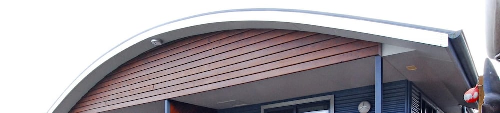 Strahan Bungalows, Australia