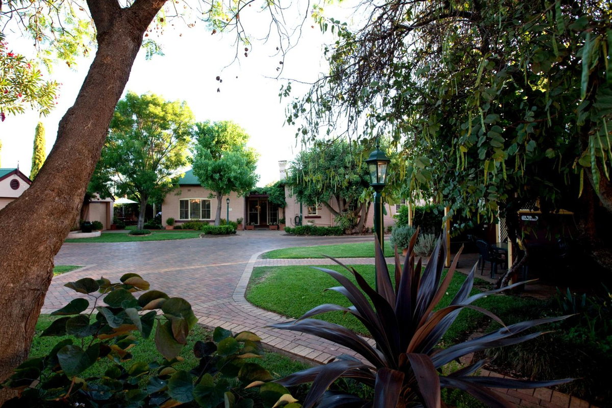 Country Apartments, Australia