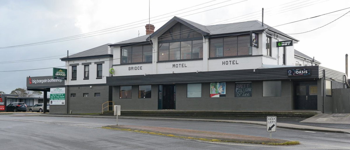 Bridge Hotel, Australia