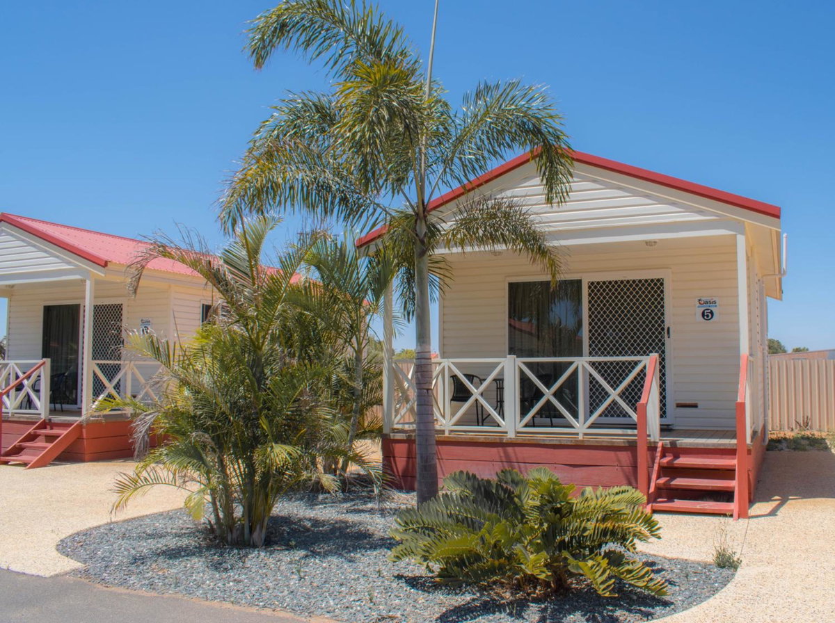 Hotel · Outback Oasis Caravan Park, Carnarvon