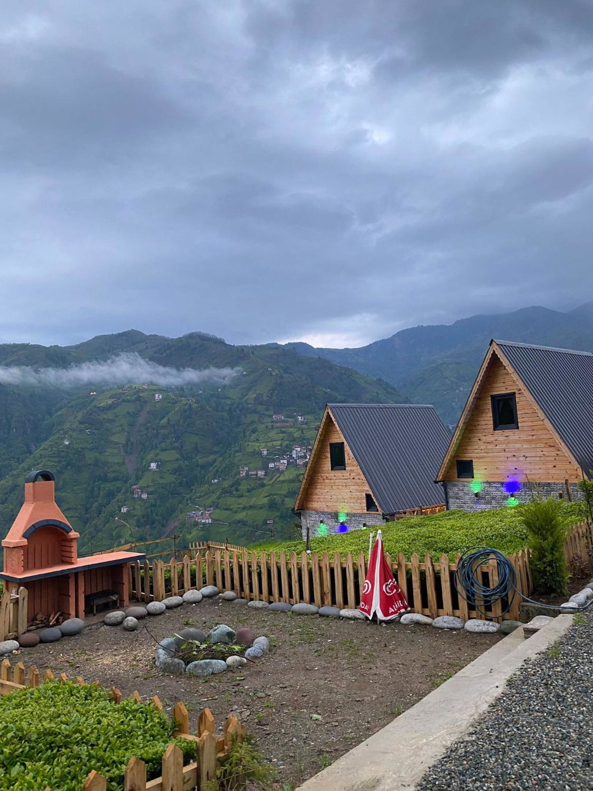 Elva Bungalov, Türkei