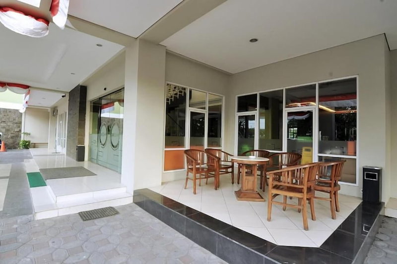 Pose in Solo by Wstay, Surakarta, Indonesia