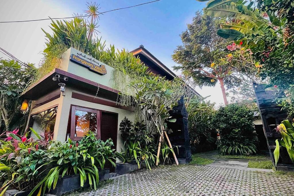 Frangipani Villa Kuning at Berawa, Indonésie