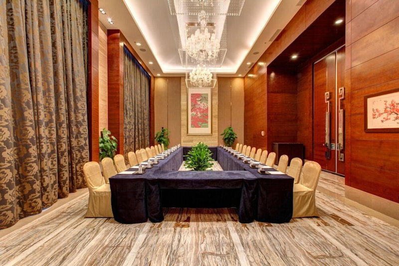 InterContinental Heilong Lake by IHG, Meishan, China
