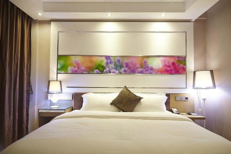 Lavande Hotel Zhuhai Gongbei Port Square, Zhuhai, China