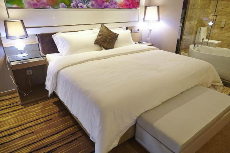 Lavande Hotel Zhuhai Gongbei Port Square, Zhuhai, China