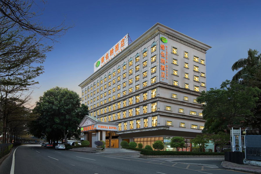 Vienna Hotel Shenzhen Longhua Renmin South Road, Bao'an, China