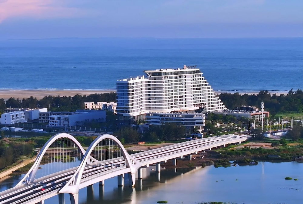 Отель · HUALUXE Resort Beihai Silver Beach by IHG, Beihai