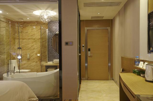 Lavande Hotel Zhanjiang Guomao, Zhanjiang, China