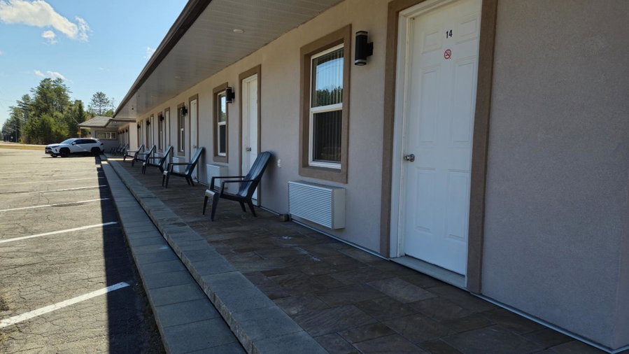 Deep River Motel, Deep River, Canada