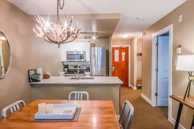 Cascade Lodge HOA by Elevate Vacations, Whistler, Канада