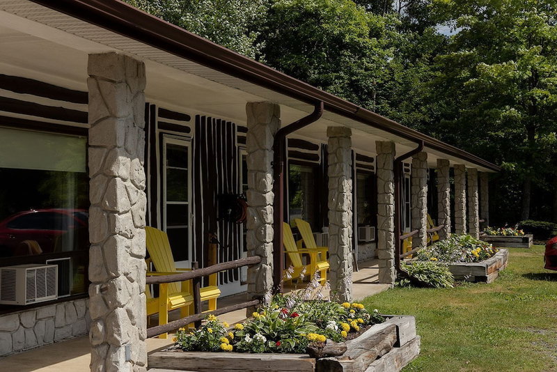 The Dudley Inn, Muskoka Lakes, Canada