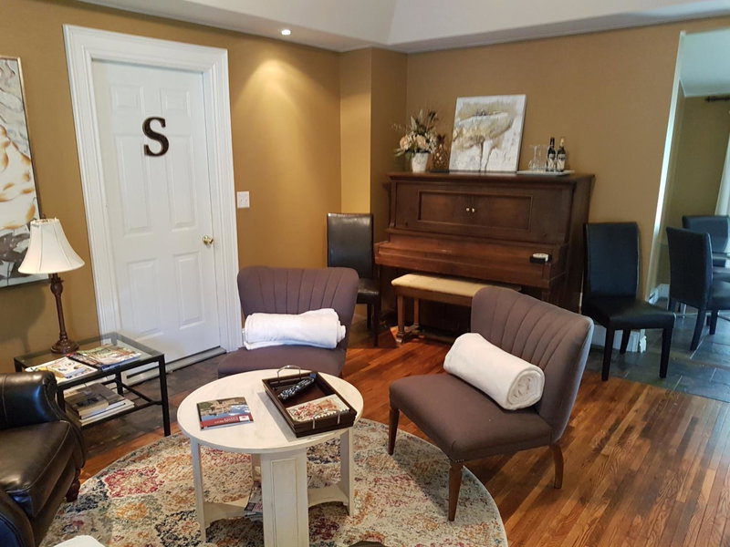 Hellemsfield Inn & bed and breakfast, Kingsville, Canada