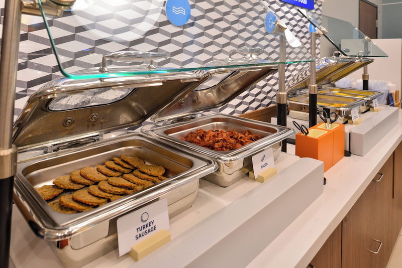 Holiday Inn Express Montreal Airport - St-Laurent by IHG, Montreal, Канада