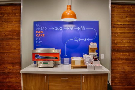 Holiday Inn Express Montreal Airport - St-Laurent by IHG, Montreal, Канада